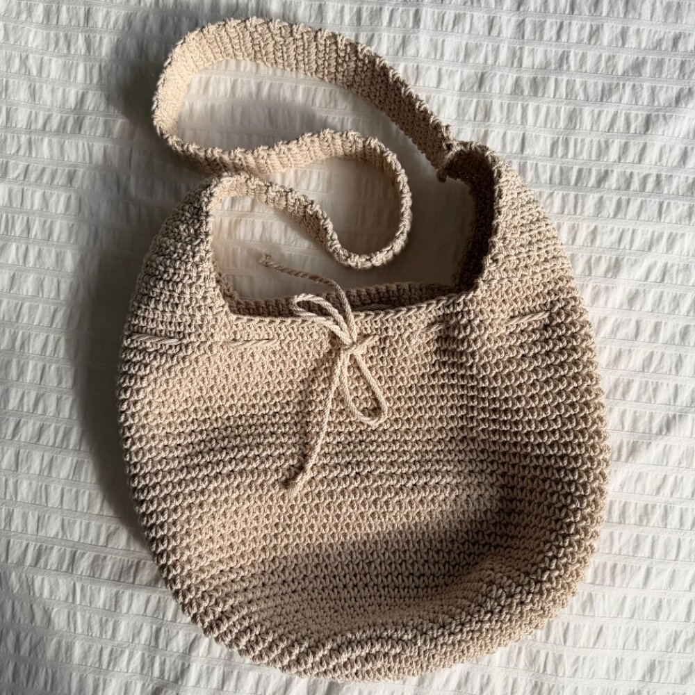 Crocheted Round Hobo Shoulder Bag in natural flax